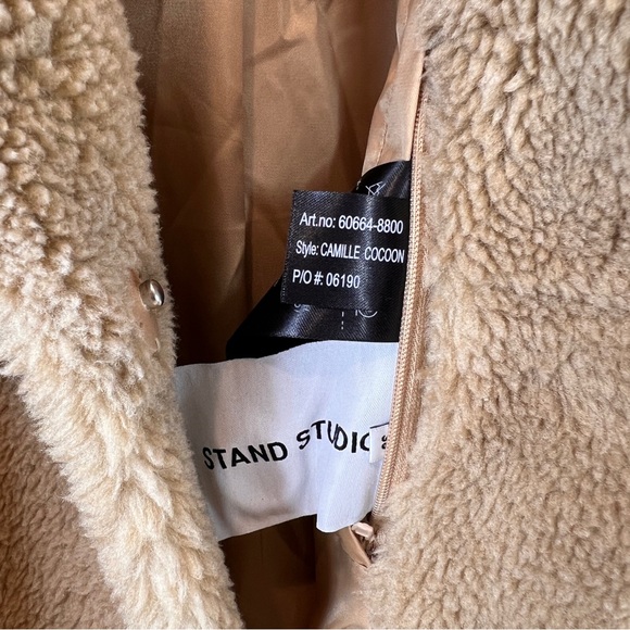 Teddy Bear Oversized Coat Size Medium - Picture 9 of 10